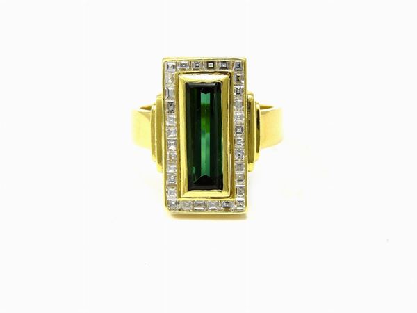 Yellow gold ring with diamonds and green tourmaline