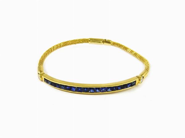 Yellow gold mesh bracelet with central panel set with diamonds and sapphires