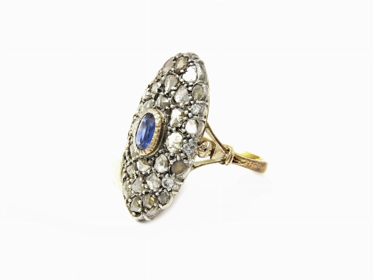 Anello in Oro Giallo, Argento, Diamanti e Zaffiro