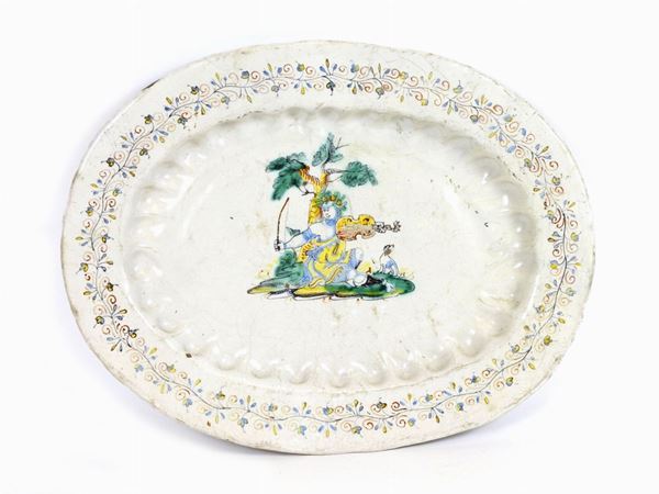 Oval Maiolica Tray  (Faenza, 18th Century)  - Auction Antique Furniture and Old Master Paintings from a house in Florence - II - Maison Bibelot - Casa d'Aste Firenze - Milano