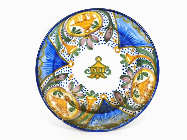 Round Maiolica Tray  (Spain, 19th Century)  - Auction Antique Furniture and Old Master Paintings from a house in Florence - II - Maison Bibelot - Casa d'Aste Firenze - Milano