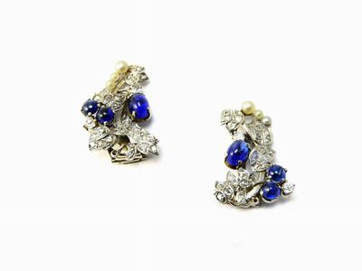 Paio di Orecchini in Oro Bianco, Diamanti, Perle e Zaffiri