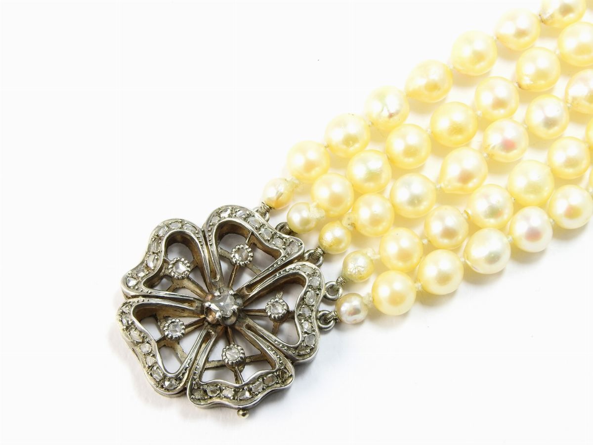Collana a Cinque Fili di Perle Akoya