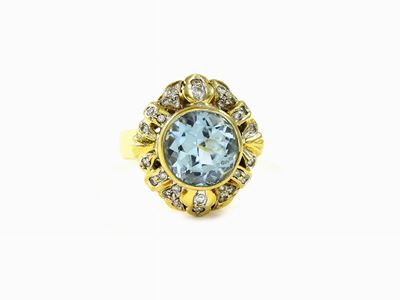 Anello in Oro Giallo, Diamanti e Acqua Marina Centrale