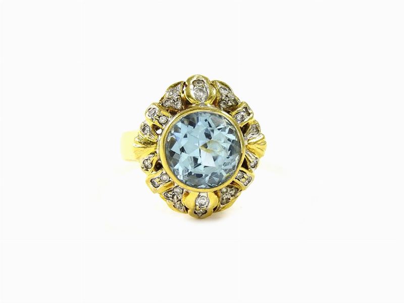 Anello in Oro Giallo, Diamanti e Acqua Marina Centrale