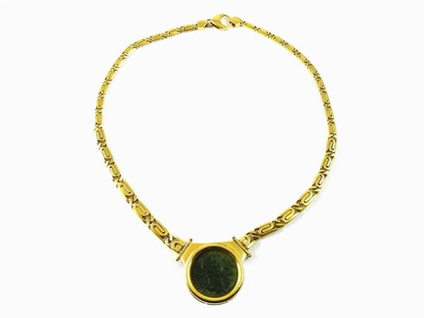 Yellow gold necklace set with an original Roman coin