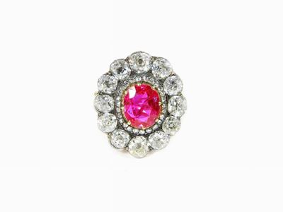 Anello in Oro Giallo e Argento, Diamanti e Rubino Birmano