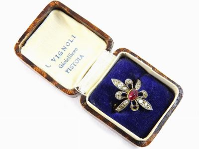 Anello in Oro Giallo, Argento, Diamanti e Rubino