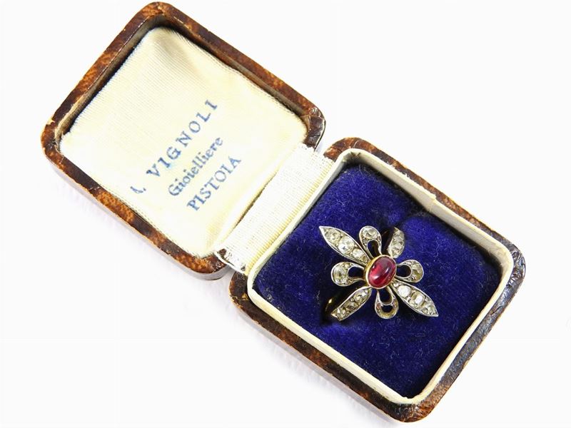 Anello in Oro Giallo, Argento, Diamanti e Rubino