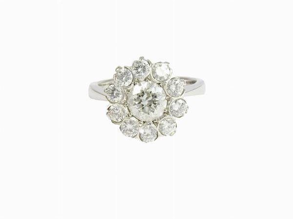 White gold daisy ring with diamonds  - Auction Important Jewels and Watches - II - Maison Bibelot - Casa d'Aste Firenze - Milano