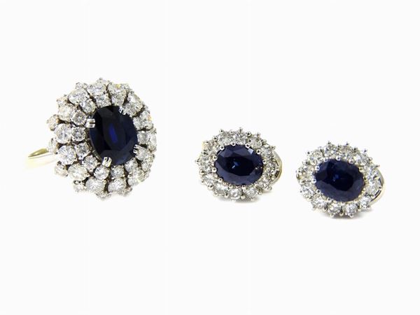 Parure of white gold daisy ring and earrings with diamonds and sapphires