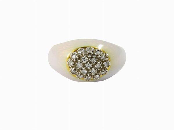 Yellow gold, diamonds and white enamel ring