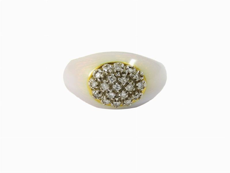 Anello in Oro Giallo, Diamanti e Smalto Bianco