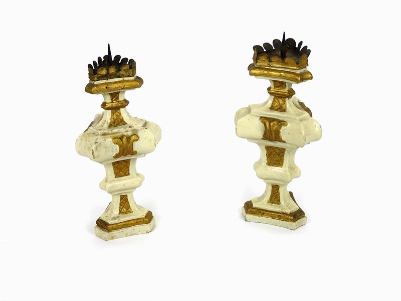 Coppia di Piccole Torciere in Legno Laccato e in Parte Dorato