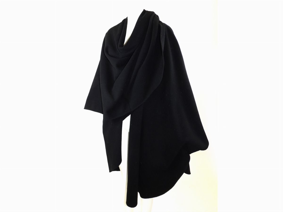 Mantella in Cashmere Nero