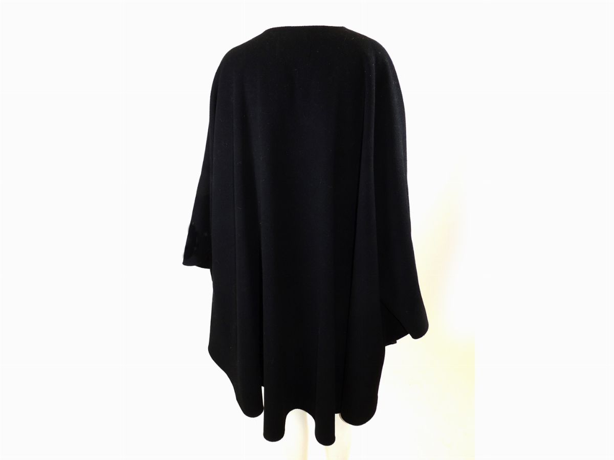 Mantella in Cashmere Nero