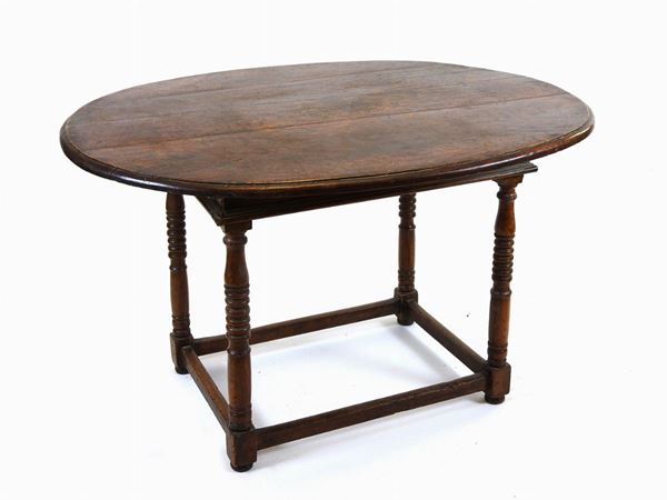 Oval Walnut Table  (17th Century)  - Auction Furniture and Old Master Paintings - III - Maison Bibelot - Casa d'Aste Firenze - Milano
