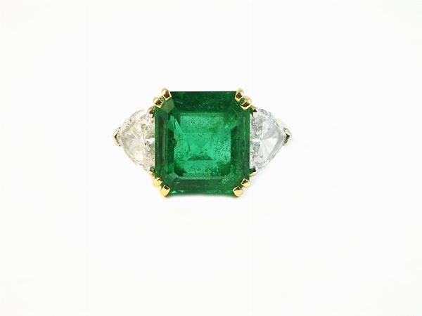 Platinum and yellow gold ring with diamonds and emerald