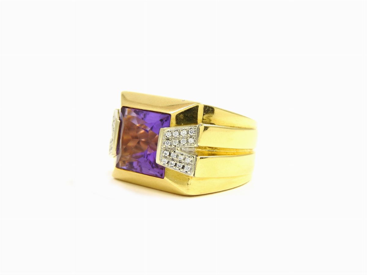 Anello in Oro Giallo, Bianco, Diamanti e Ametista