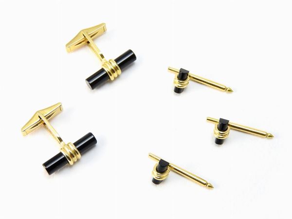 14 KT yellow gold and onyx cuff-links and shirt front buttons