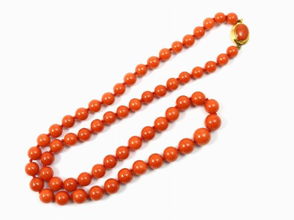 Graduated red coral necklace