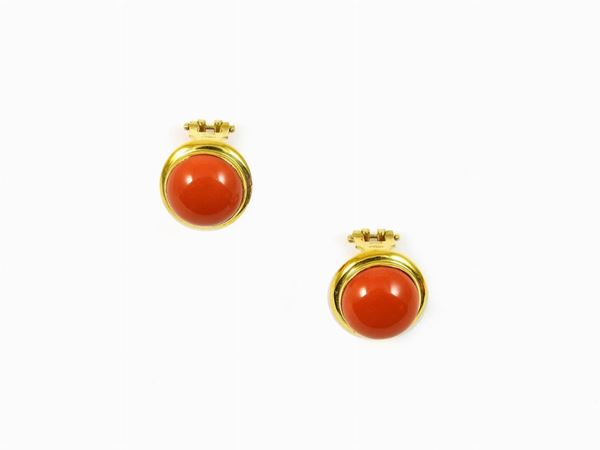 Yellow gold and cabochon cut coral earrings
