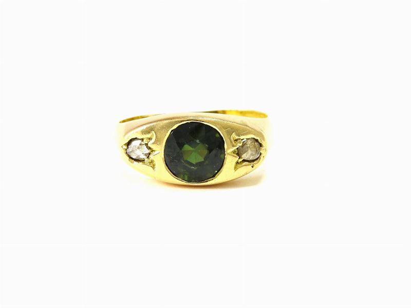 Anello in Oro Giallo con Zaffiro Verde e Diamanti