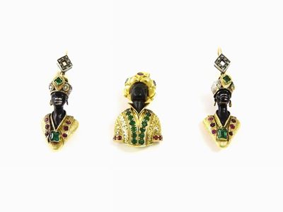 Parure in Oro Giallo, Argento, Legno, Smalti Policromi, Diamanti, Rubini e Smeraldi