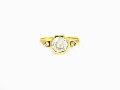 Anello Solitario in Oro Giallo e Diamante