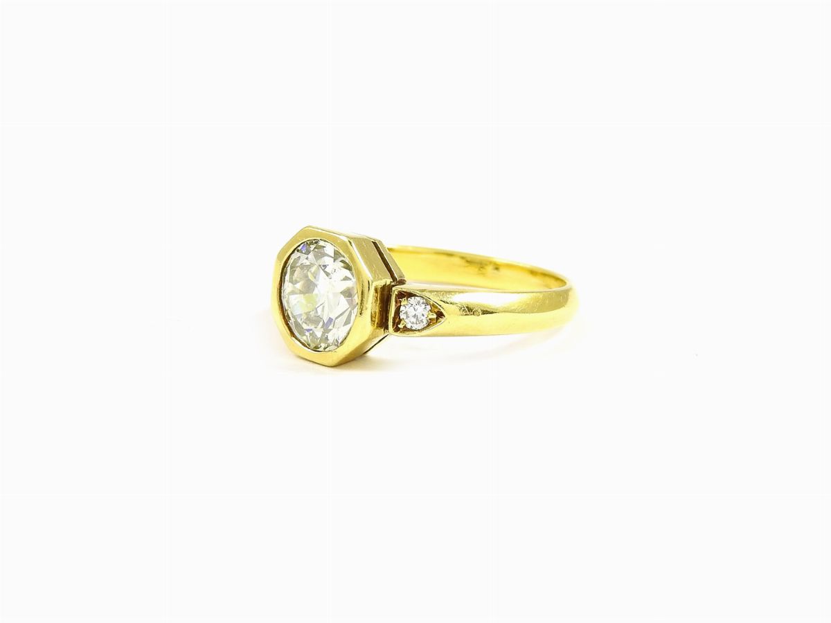 Anello Solitario in Oro Giallo e Diamante