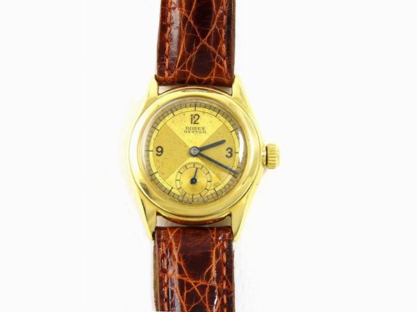 Manual gentlemans wristwatch, yellow gold case and sector dial, leather band