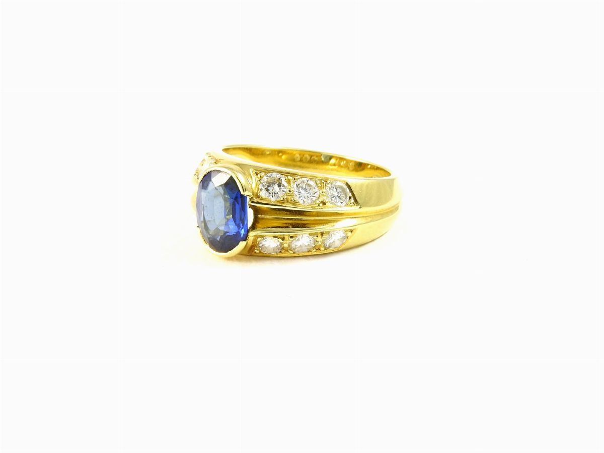 Anello in Oro Giallo, Diamanti e Zaffiro