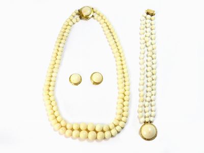 Parure in Oro Giallo e Corallo Bianco
