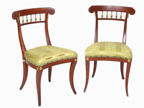 Serie di sei sedie in legno laccato e in parte dorato