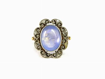 Anello in Oro Giallo, Bianco, Piccoli Diamanti e Zaffiro Asteria