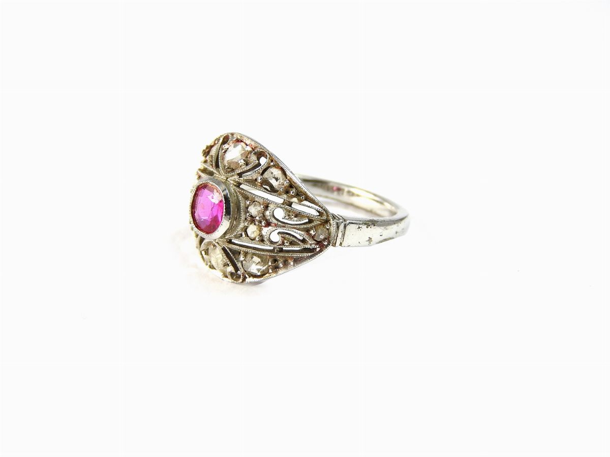 Anello in Oro Bianco, Diamanti e Rubino