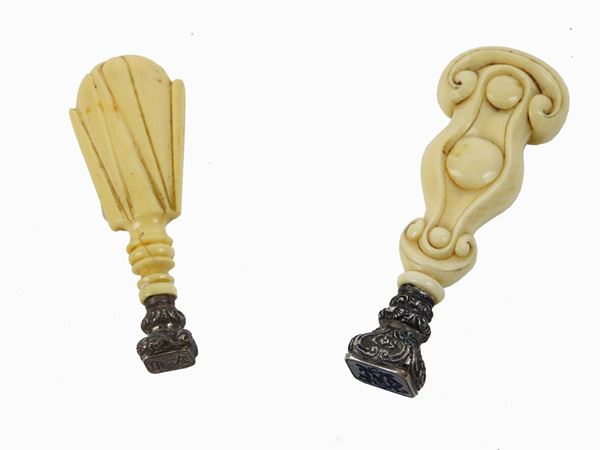 Two Old Ivory and Silver Seals  - Auction Modern and Contemporary Art - IV - Maison Bibelot - Casa d'Aste Firenze - Milano