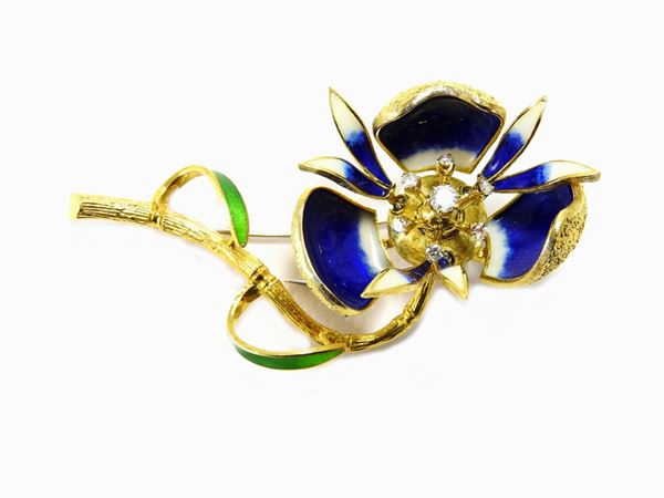 Yellow gold brooch with diamonds and multicoloured enamels