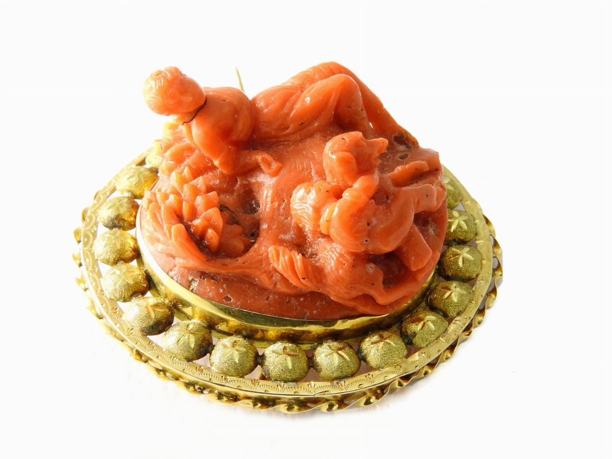Parure in Oro Giallo e Cammei Ad Altorilievo in Corallo Rosso