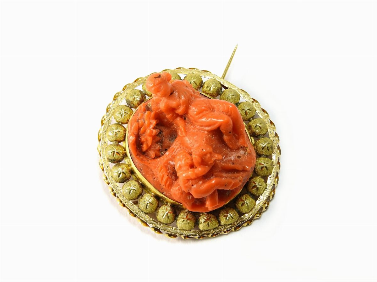 Parure in Oro Giallo e Cammei Ad Altorilievo in Corallo Rosso