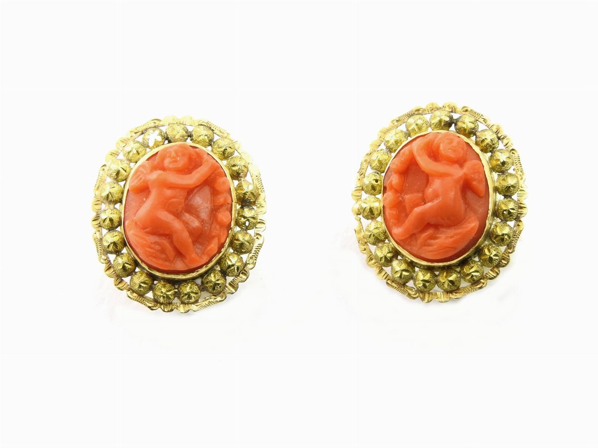 Parure in Oro Giallo e Cammei Ad Altorilievo in Corallo Rosso