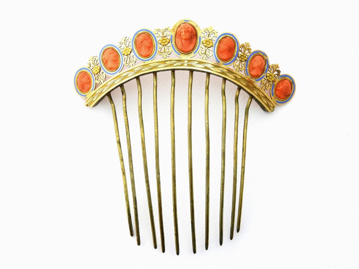 Parure in Oro Giallo, Metallo, Smalti e Cammei di Corallo