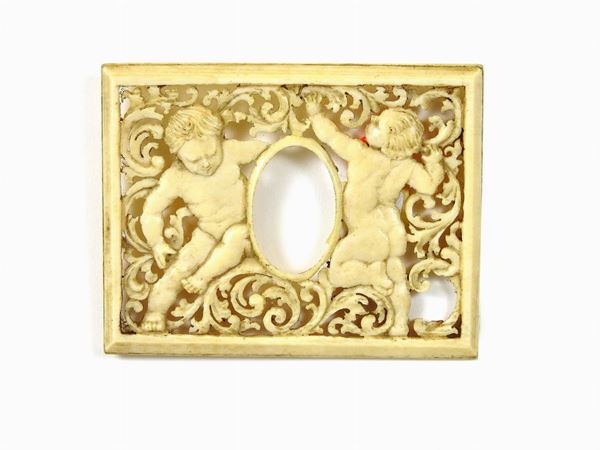 Small Ivory Plaque  (19th Century)  - Auction Déballage: Interiors and Curiosities - I - Maison Bibelot - Casa d'Aste Firenze - Milano