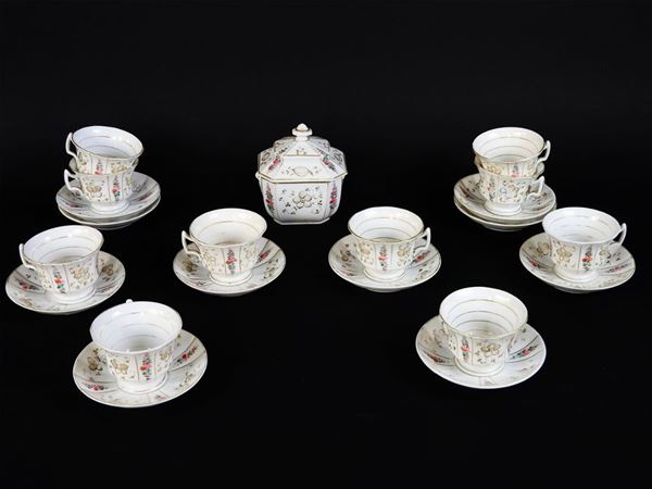 Serie di dieci tazzine da caffè in porcellana