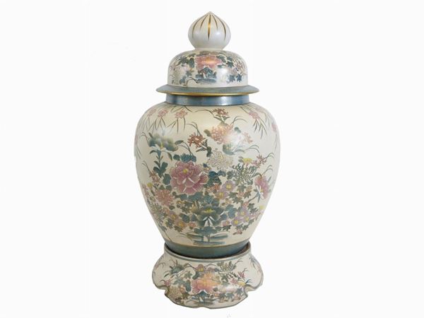 Painted Porcelain Lidded Vase  (late 19th Century)  - Auction Furniture and Old Master Paintings - III - Maison Bibelot - Casa d'Aste Firenze - Milano