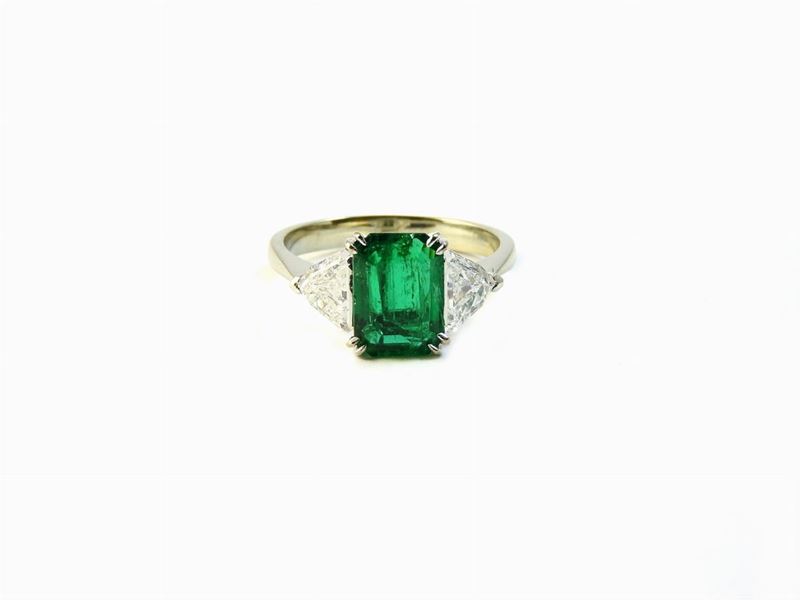 Anello in Oro Bianco, Diamanti e Smeraldo