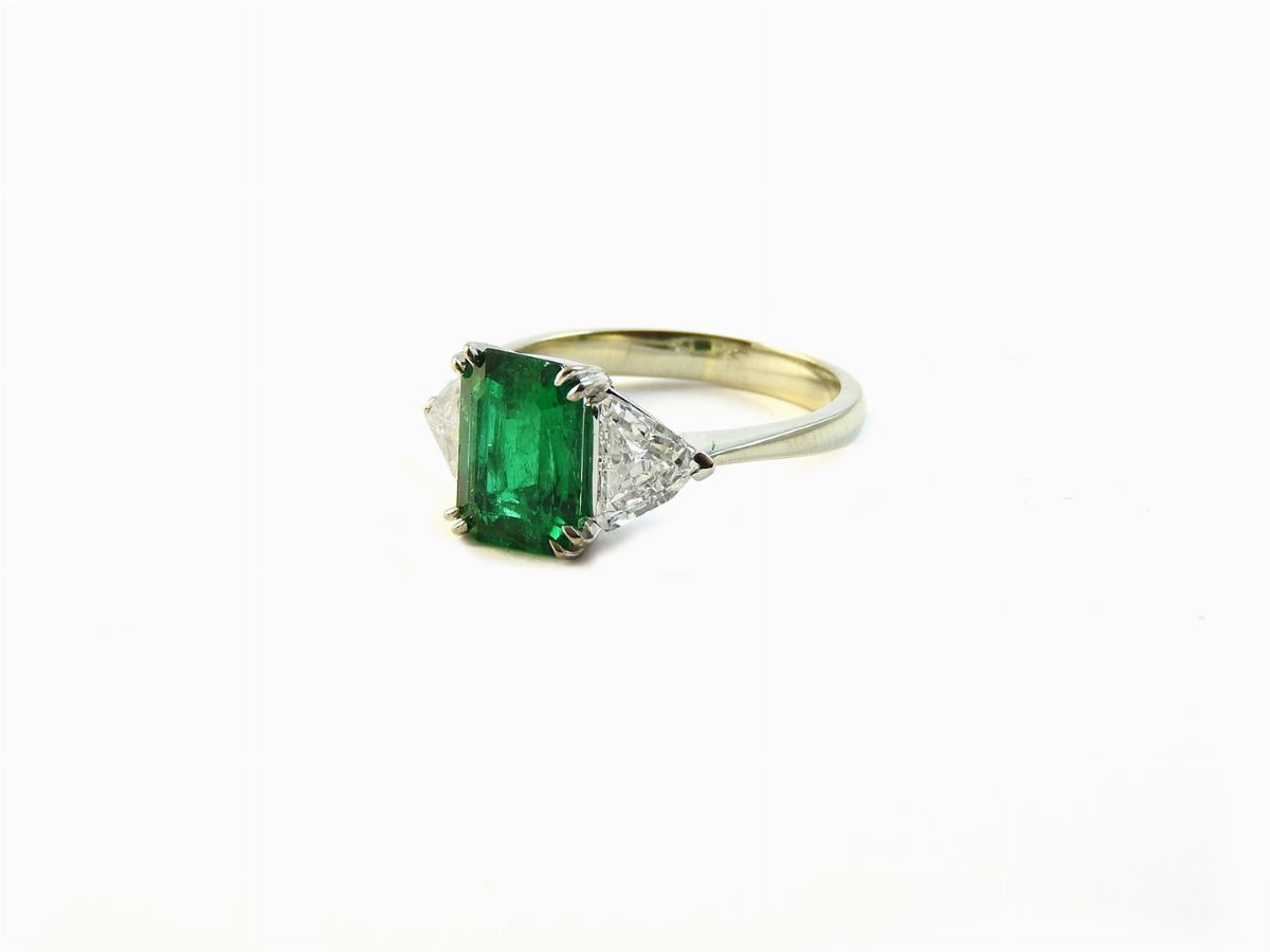 Anello in Oro Bianco, Diamanti e Smeraldo