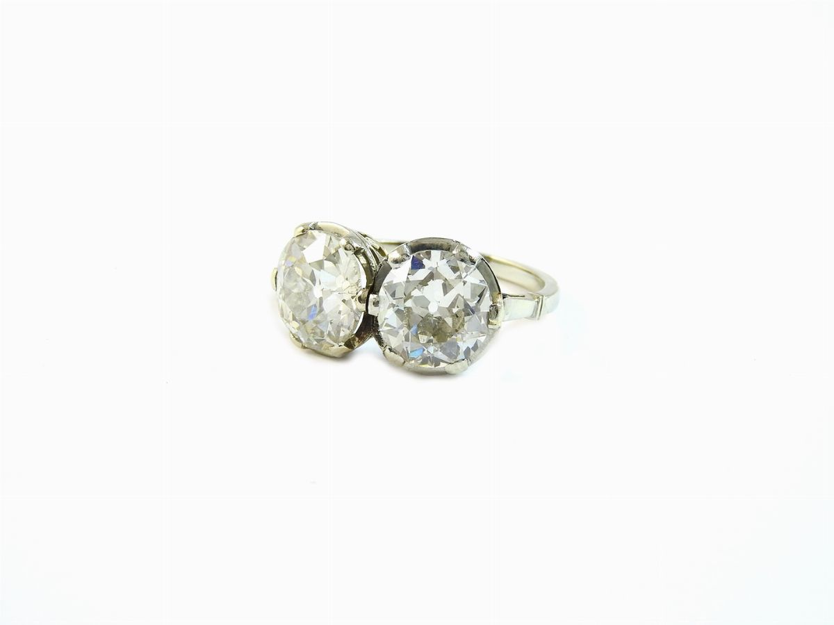 Anello in Oro Bianco con Due Diamanti Affiancati