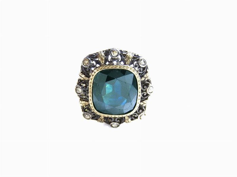 Anello in in Oro Giallo, Argento, Diamanti e Zaffiro