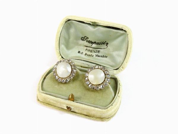 Yellow gold and silver earrings with diamonds and mabe pearls